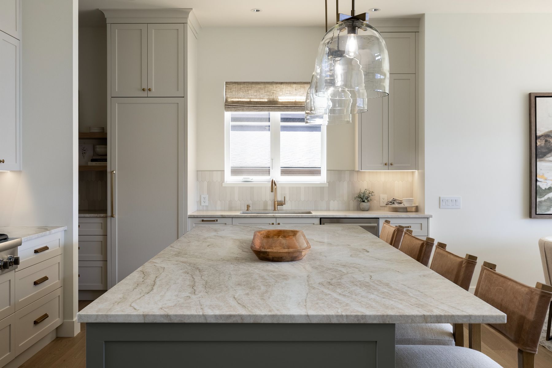 9826 Quartz Countertop Kelowna - BeaconHill Crescent-23.jpg